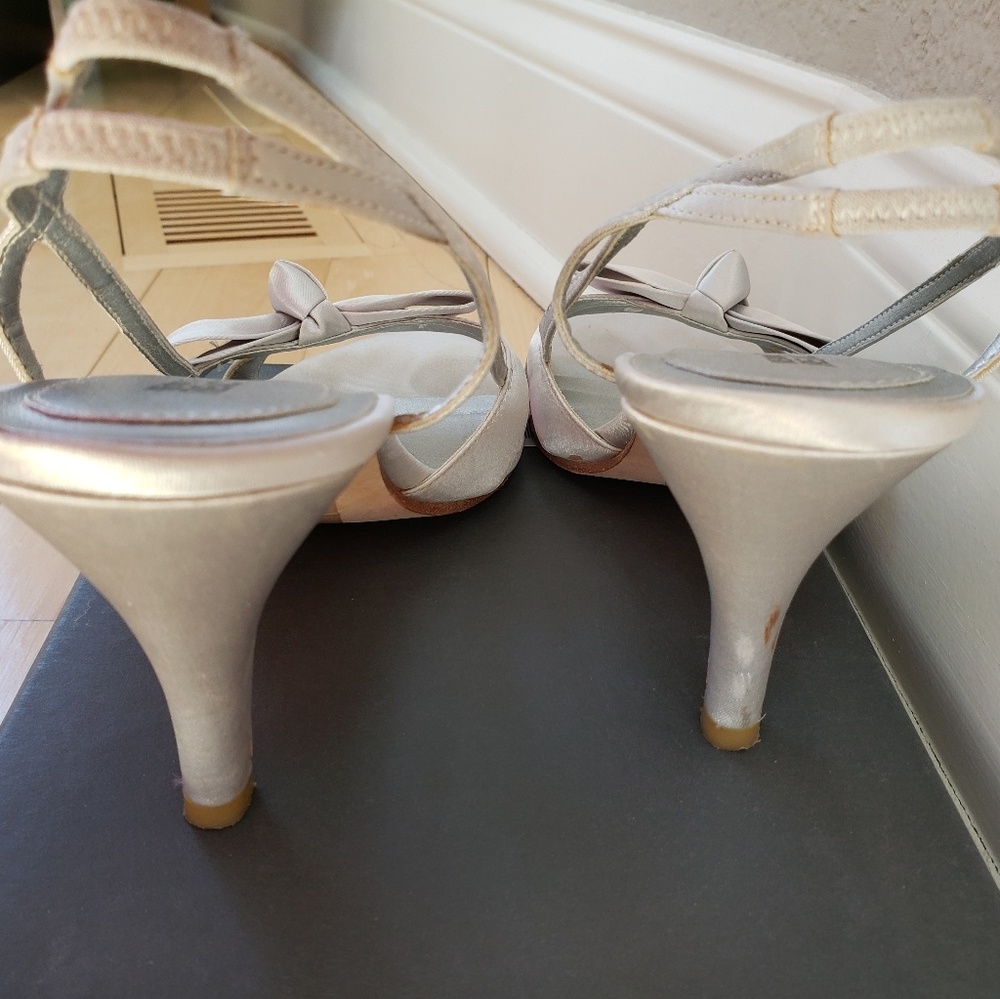 Kenneth Cole Reaction silver slingback sandals 7.5 - Picture 2 of 3